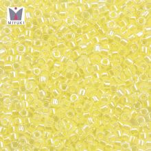 Miyuki Delica Kralen (11/0) Lined Crystal Pale Yellow Luster (2.8 Gram)