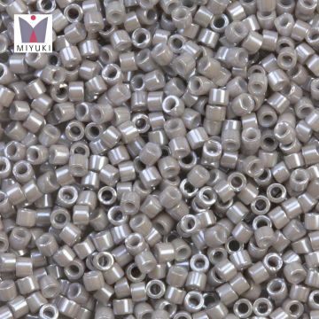 Miyuki Delica Kralen (11/0) Opaque Light Smoke Ceylon (2.8 Gram)
